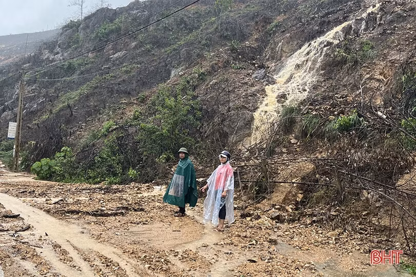 Hà Tĩnh: Nhiều nơi sạt lở, ngập lụt, giao thông bị chia cắt