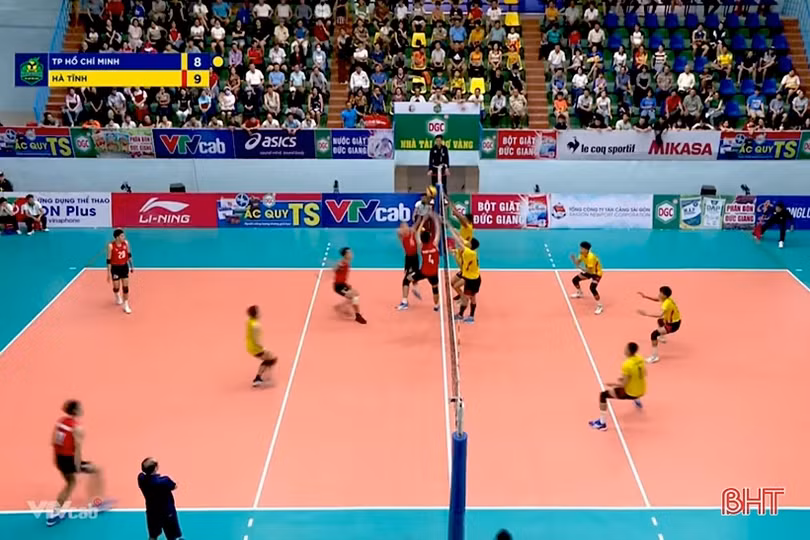 Bóng chuyền nam Hà Tĩnh thắng áp đảo TP Hồ Chí Minh