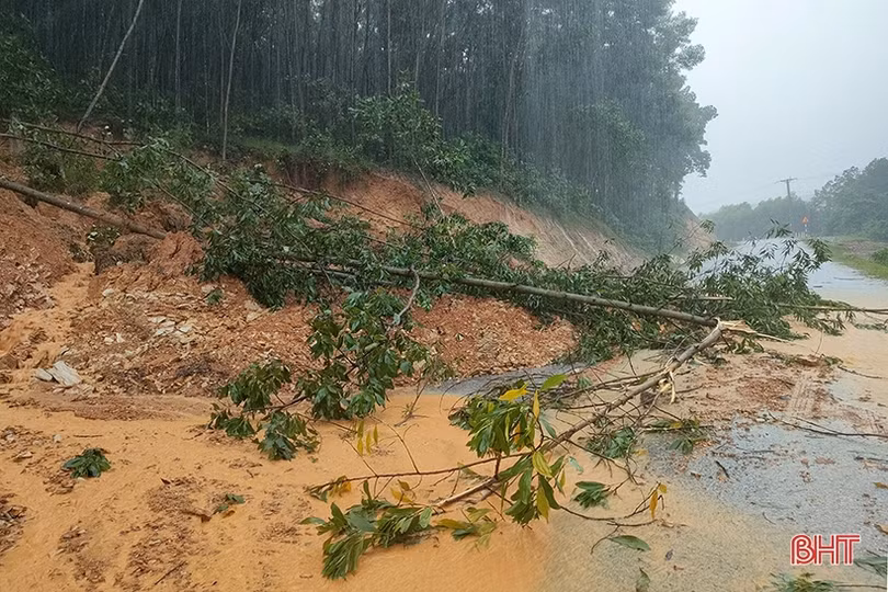 Hà Tĩnh khắc phục nhanh các sự cố, đảm bảo giao thông an toàn, thông suốt