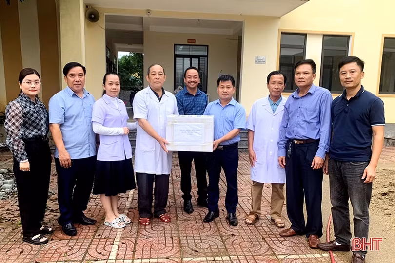 CDC Hà Tĩnh giám sát, hướng dẫn xử lý môi trường sau lũ