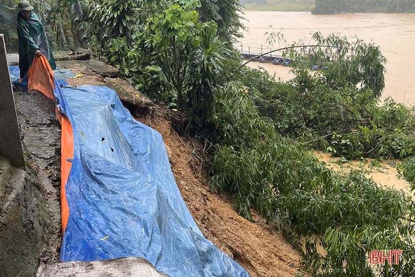 Hà Tĩnh: Nhiều nơi sạt lở, ngập lụt, giao thông bị chia cắt