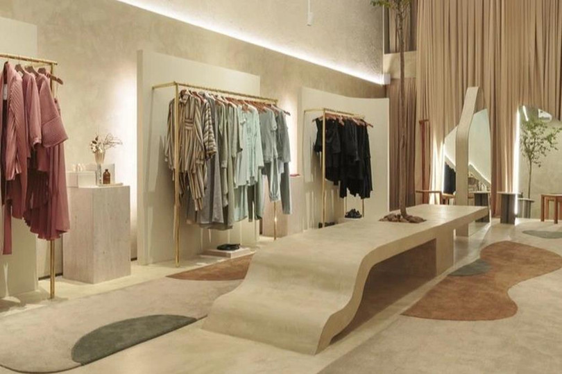 Chủ shop thời trang lo phá sản vì mãi chưa thấy mùa đông