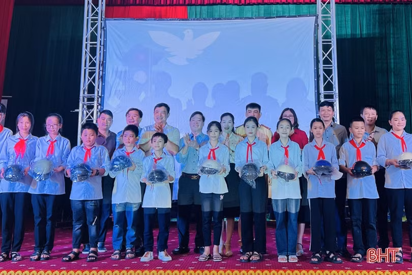 Truyền thông ATGT cho 400 học sinh ở Hương Sơn