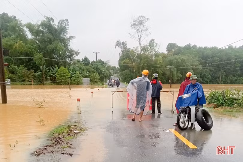 11.265 học sinh 2 huyện ngập lũ nặng của Hà Tĩnh tiếp tục nghỉ học