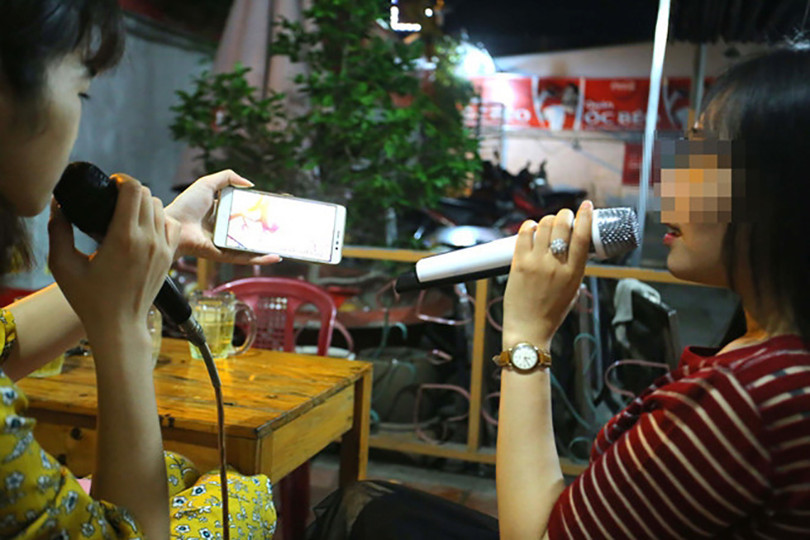 Hát karaoke sau 22h có thể bị xử phạt vi phạm hành chính ảnh 1 Hát karaoke sau 22h có thể bị xử phạt vi phạm hành chính