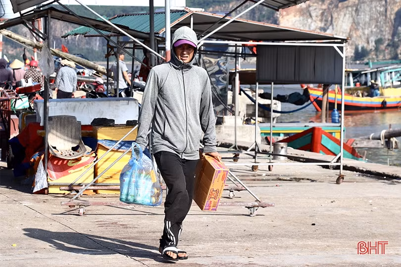 Ngư dân Hà Tĩnh hối hả vươn khơi sau những ngày biển động