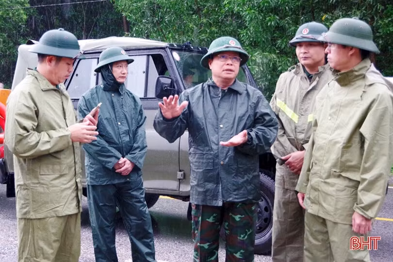 Bộ Tư lệnh Quân khu 4 kiểm tra công tác phòng chống mưa lũ ở Hà Tĩnh