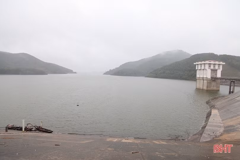 Vì sao Hương Khê ngập lụt nặng dù lượng mưa chưa phải đột biến?