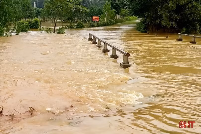 Hà Tĩnh: Nhiều nơi sạt lở, ngập lụt, giao thông bị chia cắt
