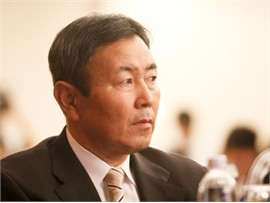 Ông Koji tại lễ ra mắt nhà tài trợ Eximbank của V-League hồi tháng Một. (Ảnh: Minh Chiến/Vietnam+)