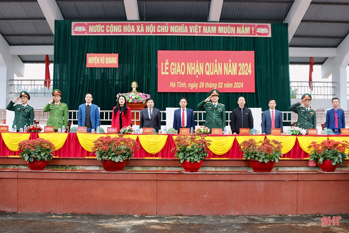 Lãnh đạo Hà Tĩnh, Bộ Quốc phòng dự lễ giao nhận quân tại các địa phương