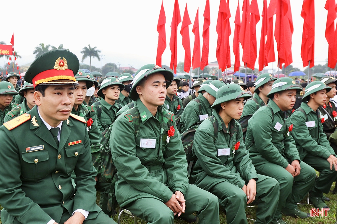 Lãnh đạo Hà Tĩnh, Bộ Quốc phòng dự lễ giao nhận quân tại các địa phương
