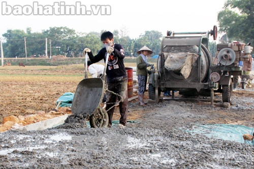Nhân dân xã Mai Phụ (Lộc Hà) xây dựng đường giao thông nông thôn Nhân dân xã Mai Phụ (Lộc Hà) xây dựng đường giao thông nông thôn