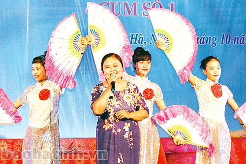 Cô Nguyễn Thị Thúy tại Hội thi Bí thư Chi bộ giỏi cấp tỉnh cụm số 1. Ảnh: Phúc Quang Cô Nguyễn Thị Thúy tại Hội thi Bí thư Chi bộ giỏi cấp tỉnh cụm số 1. Ảnh: Phúc Quang