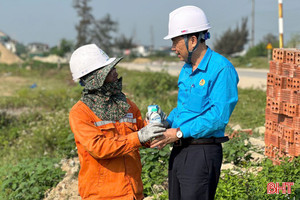 Doanh nghiệp Hà Tĩnh tăng cường chống nóng cho công nhân