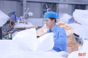 Doanh nghiệp linh hoạt bảo vệ người lao động trong mùa nắng nóng