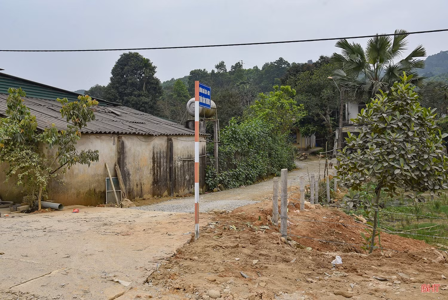 “Đội quân tiên phong” trong đồng bào dân tộc thiểu số ở Hà Tĩnh (Bài 1): Người đảng viên dân tộc Tày 30 năm cống hiến nơi biên viễn