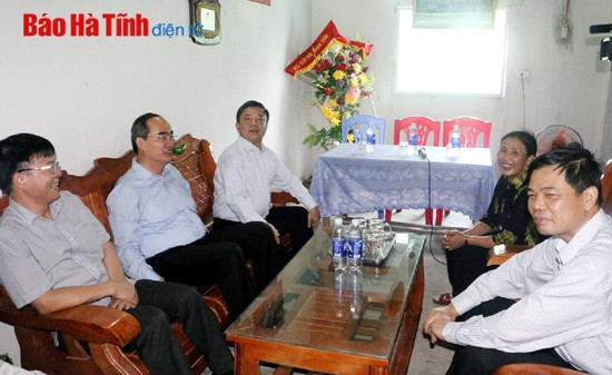 Chủ tịch UBMTTQ Việt Nam tham quan KKT Vũng Áng ảnh 4 Chủ tịch UBMTTQ Việt Nam tham quan KKT Vũng Áng ảnh 4