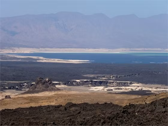 Hồ Assai (Djibouti): 52 độ C. Vào mùa đông nhiệt độ trung bình của nước hồ là 34 độ C.