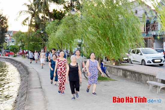 Nhờ Dự án Cải thiện môi trường đô thị miền Trung (ADB), những năm qua, hệ thống hồ điều hòa trên địa bàn thành phố đã được hồi sinh và trở thành những “lá phổi” cho cuộc sống của người dân, đặc biệt là trong những ngày nắng nóng gay gắt.