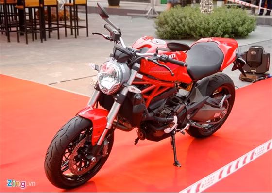 Thiết kế Monster 821 chịu ảnh hưởng nhiều từ đàn anh Monster 1200. Ảnh: Minh Anh.