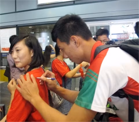 Sự chào đón của các cổ động viên cho thấy đội tuyển U19 Việt Nam luôn có chỗ đứng trong lòng người hâm mộ nước nhà Sự chào đón của các cổ động viên cho thấy đội tuyển U19 Việt Nam luôn có chỗ đứng trong lòng người hâm mộ nước nhà