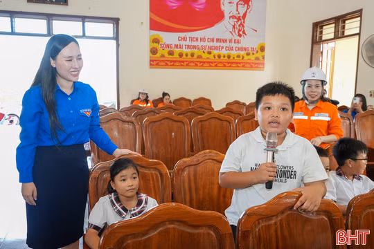 Tuyên truyền bảo vệ hành lang an toàn điện cho thanh thiếu nhi