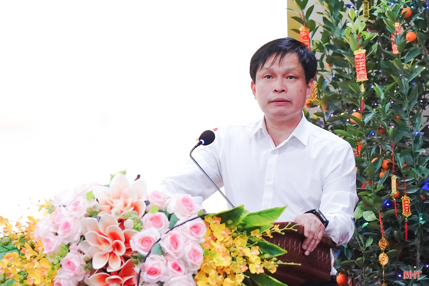 Ông Phạm Nghĩa – Phó Trưởng ban Pháp chế HĐND tỉnh trình bày chương trình hành động.