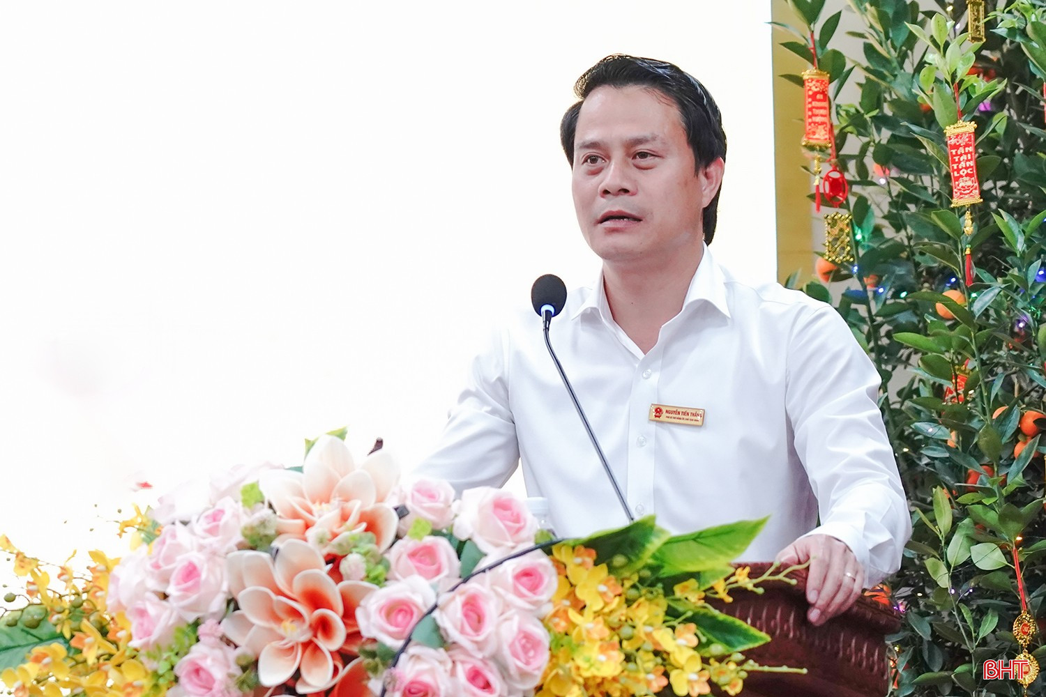 Ông Nguyễn Tiến Thắng – Chủ tịch UBND xã Đức Minh trình bày chương trình hành động.