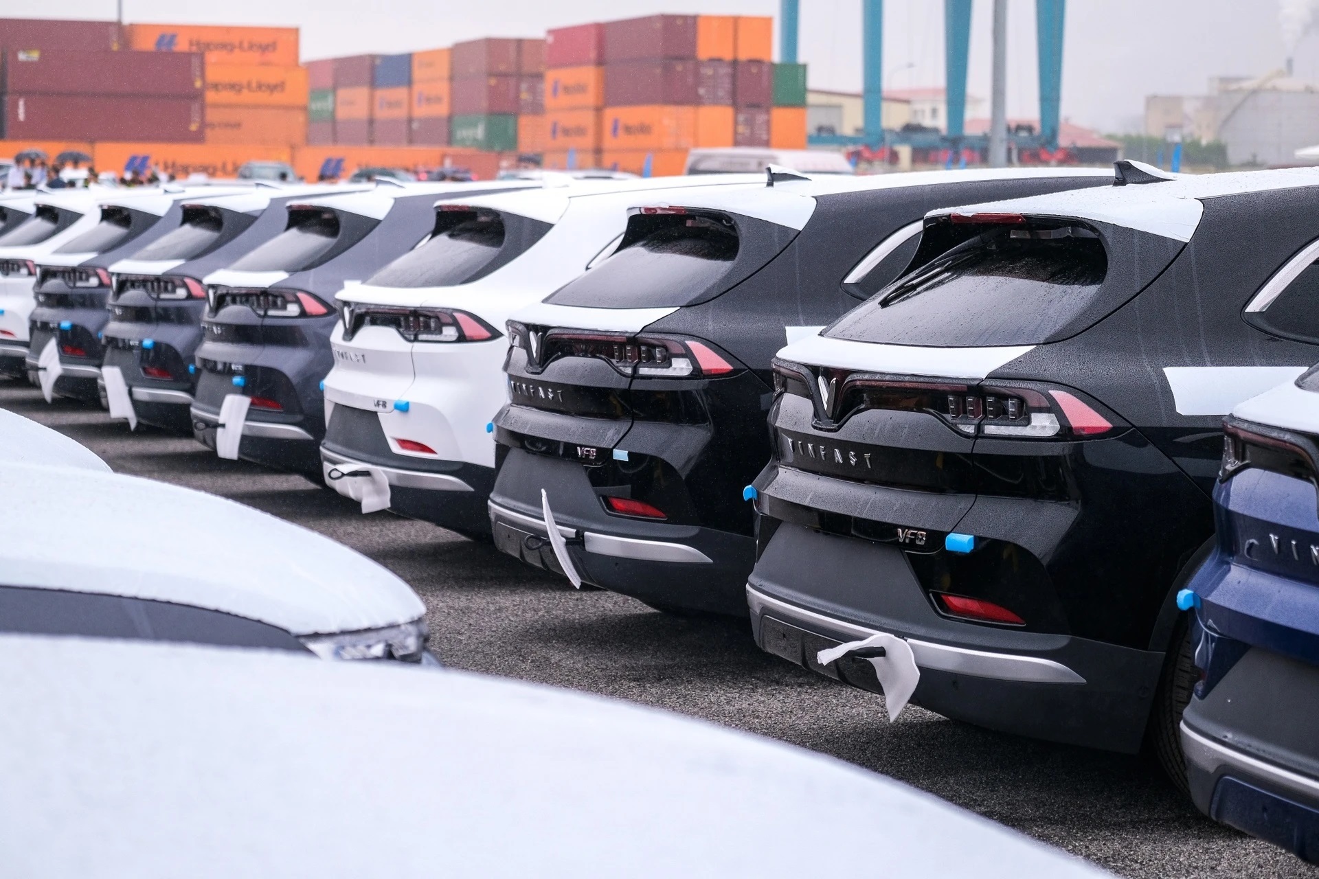 EV đang tăng tốc trong cuộc chiến với xe xăng