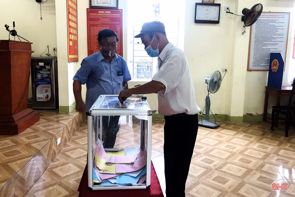 Cử tri Hà Tĩnh náo nức bầu chọn người đại biểu Nhân dân