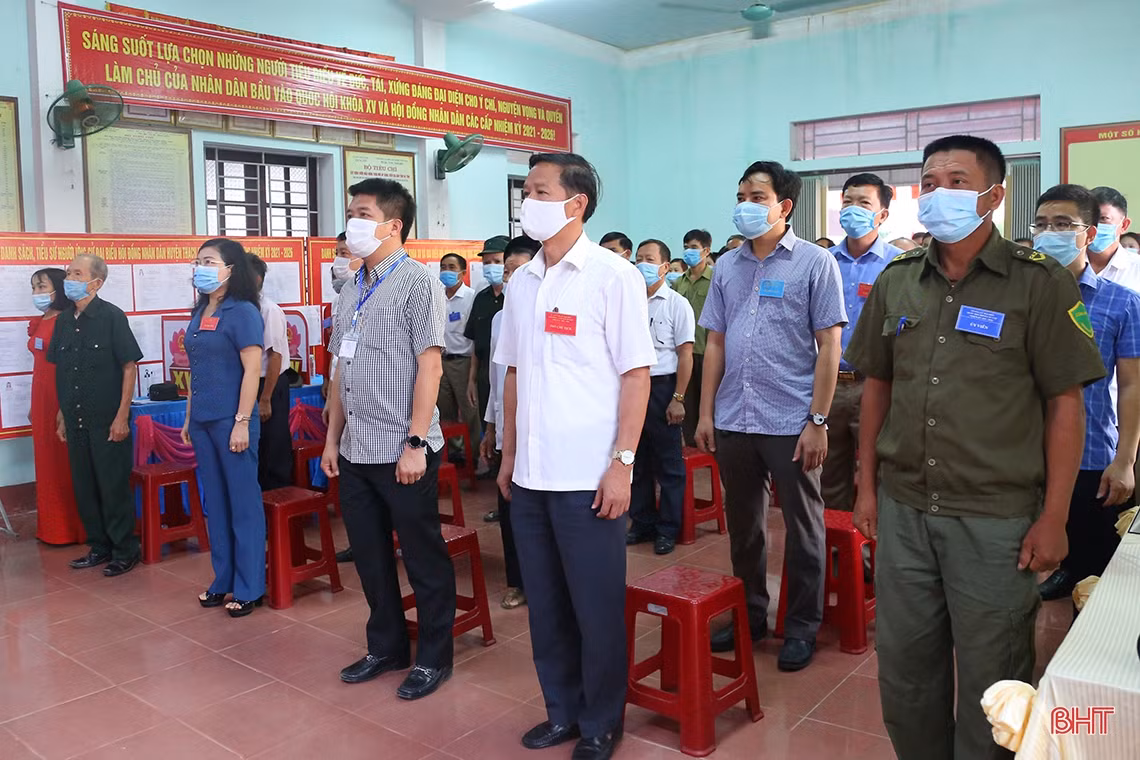 Cử tri Hà Tĩnh náo nức bầu chọn người đại biểu Nhân dân