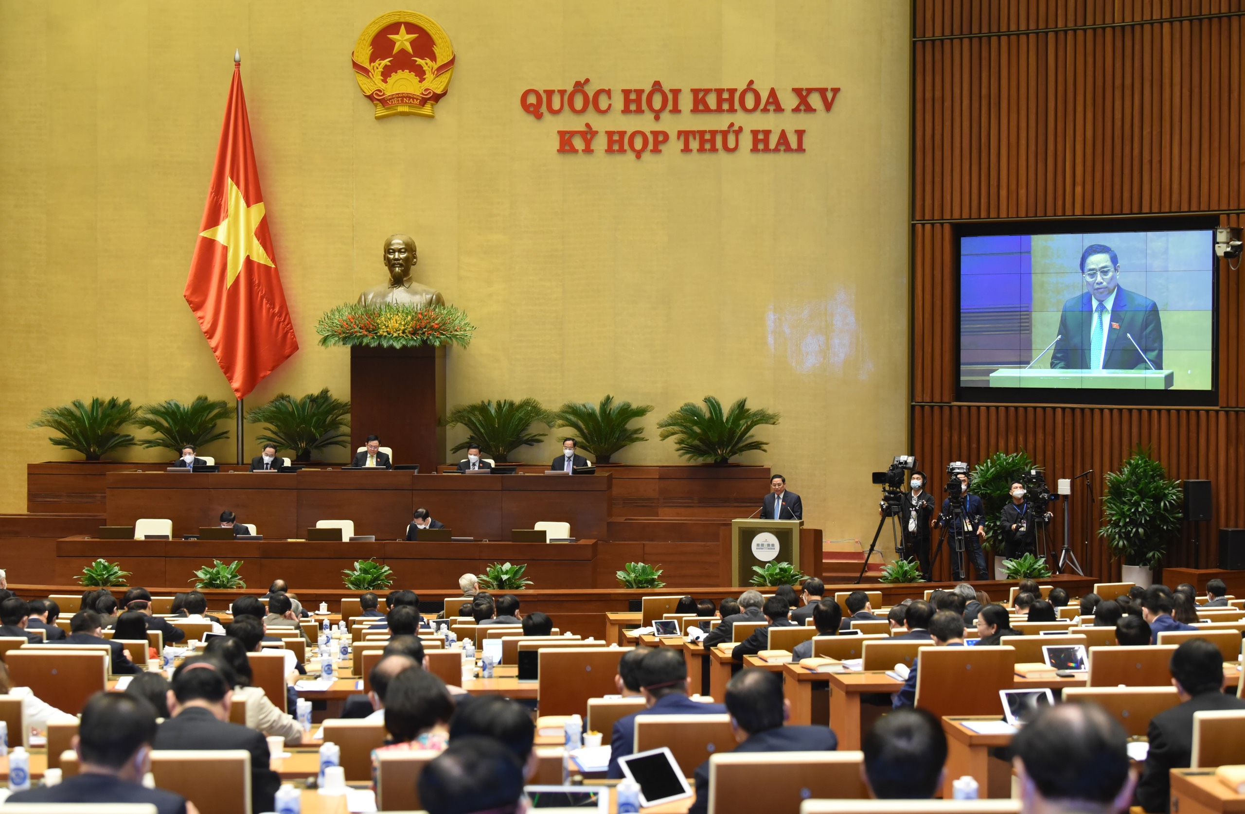 Chính phủ đã tập trung chỉ đạo các cấp, các ngành, các địa phương nỗ lực huy động mọi nguồn lực, triển khai thực hiện hiệu quả các cơ chế, chính sách hỗ trợ người dân, doanh nghiệp gặp khó khăn. Ảnh VGP/Nhật Bắc Thủ tướng Chính phủ: Huy động mọi nguồn lực phục hồi, phát triển KTXH