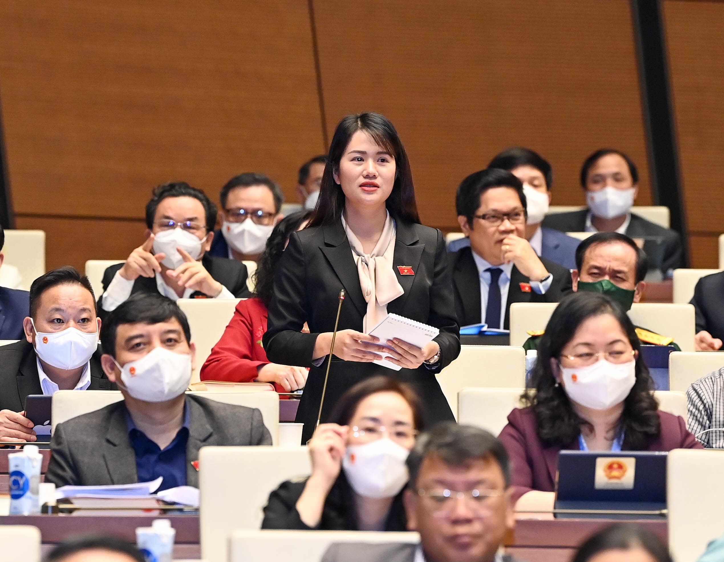 Đại biểu Vương Thị Hương (Hà Giang). Ảnh VGP/Nhật Bắc Thủ tướng Chính phủ: Huy động mọi nguồn lực phục hồi, phát triển KTXH