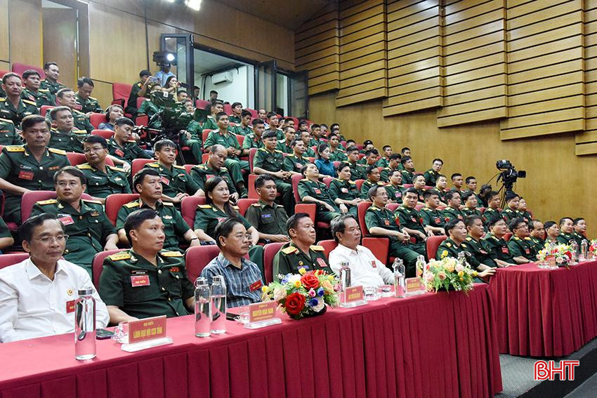 Đại biểu dự chương trình.