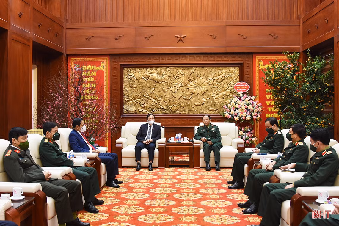 Lãnh đạo tỉnh Hà Tĩnh dâng hương tưởng niệm Chủ tịch Hồ Chí Minh và các anh hùng, liệt sỹ