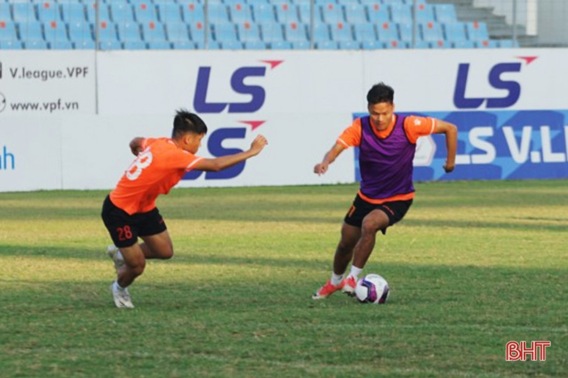 Hồng Lĩnh Hà Tĩnh làm quen sân Hòa Xuân, sẵn sàng đối đầu SHB Đà Nẵng