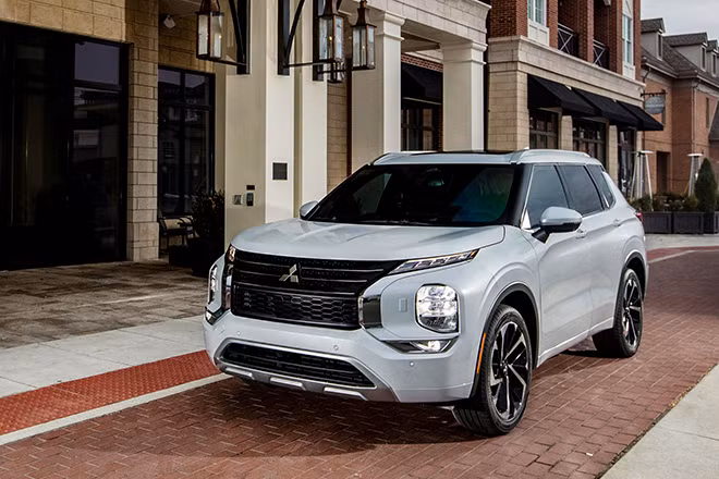 Mitsubishi Outlander có 7 phiên bản và giá hơn 620 triệu đồng