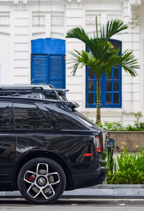 Rolls-Royce Cullinan Black Badge hơn 40 tỷ thứ 2 về Việt Nam