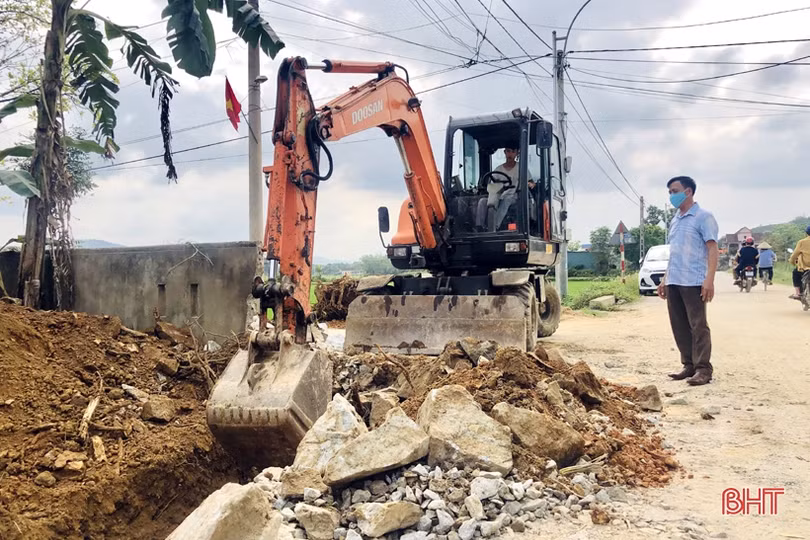 90 hộ dân Hương Sơn hiến gần 1.500 m<sup>2</sup> đất ở mở rộng Quốc lộ 8C