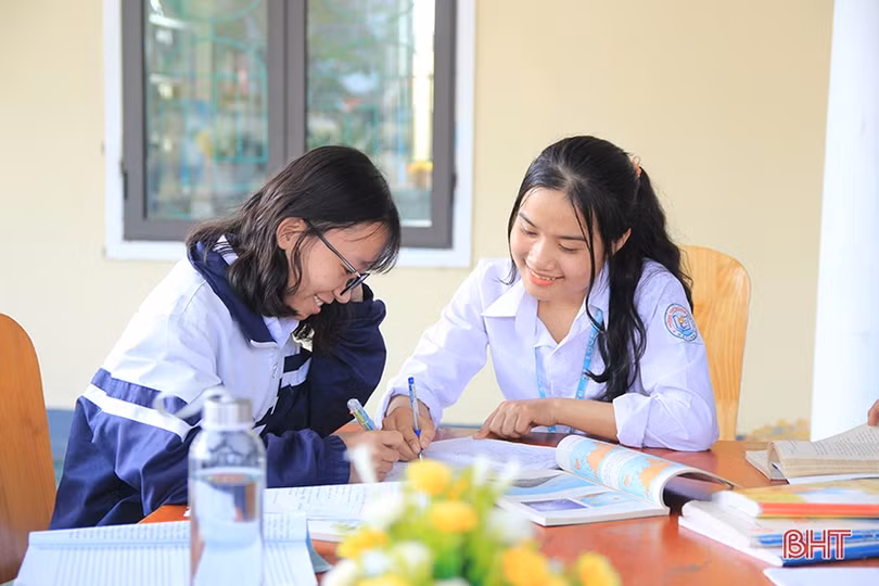 Nữ lớp trưởng gương mẫu - giải nhì quốc gia môn Địa lý ở “trường làng” Hà Tĩnh