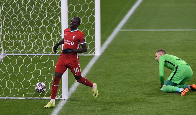 Messi đá hỏng 11m, Barca dừng bước; Salah và Mane đưa Liverpool vào tứ kết