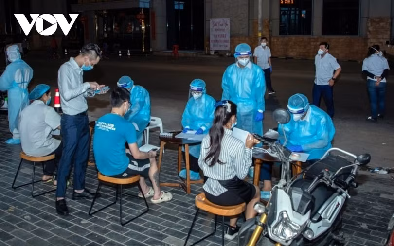 Lây nhiễm cộng đồng không ngừng tăng, Campuchia chính thức ghi nhận hơn 1000 ca Covid-19