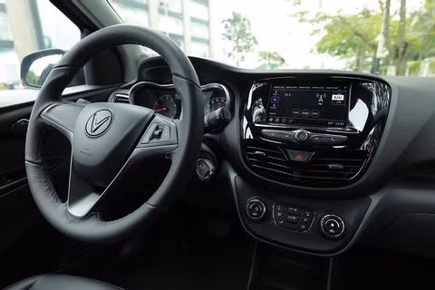 VinFast Fadil vượt Vios, lần đầu bán chạy nhất thị trường