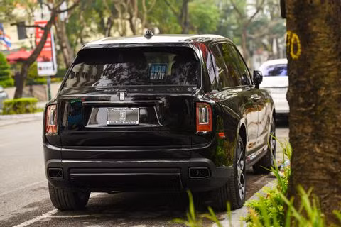 Rolls-Royce Cullinan Black Badge hơn 40 tỷ thứ 2 về Việt Nam