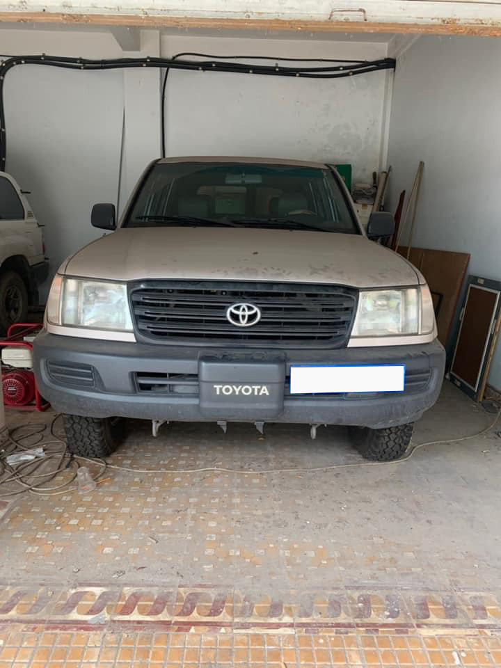 Đại gia Việt gây sốc chi gần tỷ đồng mua Toyota 7 chỗ cũ kĩ - Ảnh 1. Đại gia Việt gây sốc chi gần tỷ đồng mua Toyota 7 chỗ cũ kĩ