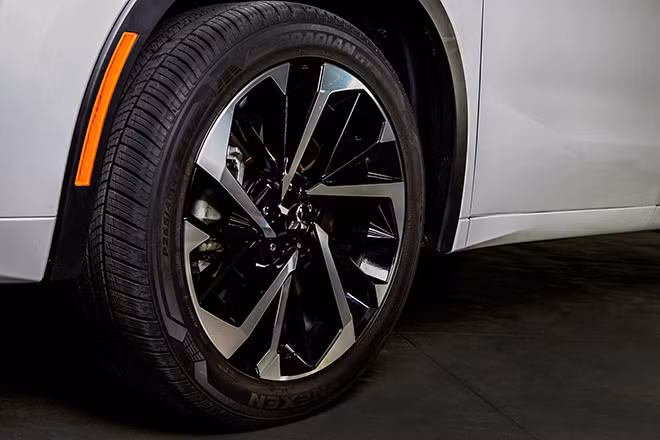 Mitsubishi Outlander có 7 phiên bản và giá hơn 620 triệu đồng