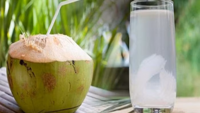 Trẻ mấy tháng uống được nước dừa: Những điều mẹ cần lưu ý