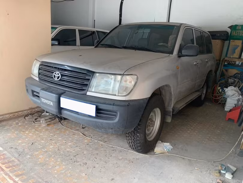 Đại gia Việt gây sốc chi gần tỷ đồng mua Toyota 7 chỗ cũ kĩ