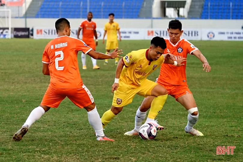 Thất thủ trên sân Hòa Xuân, Hồng Lĩnh Hà Tĩnh trắng tay sau 3 vòng đấu
